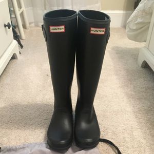 Black Matte Hunter Boots LIKE NEW